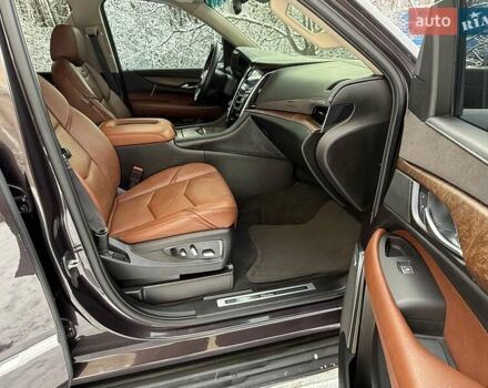 Чорний Каділак Ескалейд, об'ємом двигуна 6.16 л та пробігом 221 тис. км за 36750 $, фото 30 на Automoto.ua