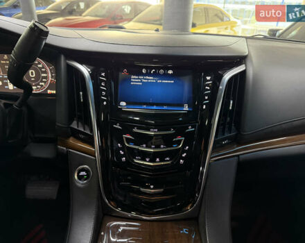 Чорний Каділак Ескалейд, об'ємом двигуна 6.16 л та пробігом 183 тис. км за 33900 $, фото 26 на Automoto.ua