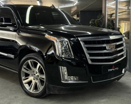 Черный Кадиллак Эскалейд, объемом двигателя 0 л и пробегом 183 тыс. км за 35500 $, фото 3 на Automoto.ua