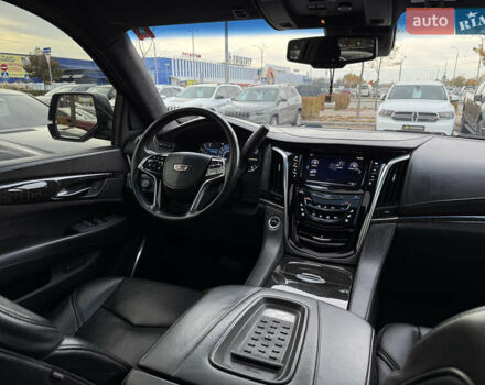 Кадиллак Эскалейд 2015 в Киеве на Automoto.ua Черный Кадиллак Эскалейд, объемом двигателя 6.16 л и пробегом 82 тыс. км за 64999 $, фото 44 на Automoto.ua
