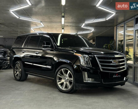 Чорний Каділак Ескалейд, об'ємом двигуна 6.16 л та пробігом 183 тис. км за 33900 $, фото 1 на Automoto.ua