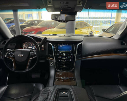 Чорний Каділак Ескалейд, об'ємом двигуна 6.16 л та пробігом 183 тис. км за 33900 $, фото 25 на Automoto.ua