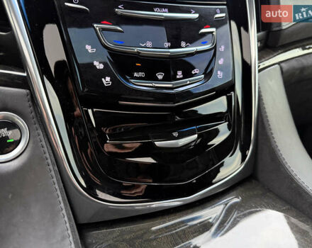 Кадиллак Эскалейд 2015 в Киеве на Automoto.ua Черный Кадиллак Эскалейд, объемом двигателя 6.16 л и пробегом 82 тыс. км за 64999 $, фото 36 на Automoto.ua