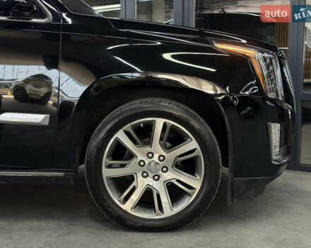 Чорний Каділак Ескалейд, об'ємом двигуна 6.16 л та пробігом 183 тис. км за 33900 $, фото 4 на Automoto.ua