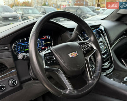 Кадиллак Эскалейд 2015 в Киеве на Automoto.ua Черный Кадиллак Эскалейд, объемом двигателя 6.16 л и пробегом 82 тыс. км за 64999 $, фото 17 на Automoto.ua