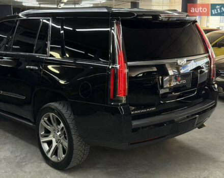 Чорний Каділак Ескалейд, об'ємом двигуна 6.16 л та пробігом 183 тис. км за 33900 $, фото 11 на Automoto.ua