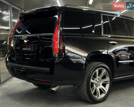Чорний Каділак Ескалейд, об'ємом двигуна 6.16 л та пробігом 183 тис. км за 33900 $, фото 16 на Automoto.ua