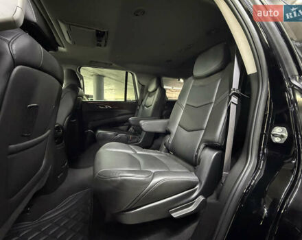 Чорний Каділак Ескалейд, об'ємом двигуна 6.16 л та пробігом 183 тис. км за 33900 $, фото 21 на Automoto.ua