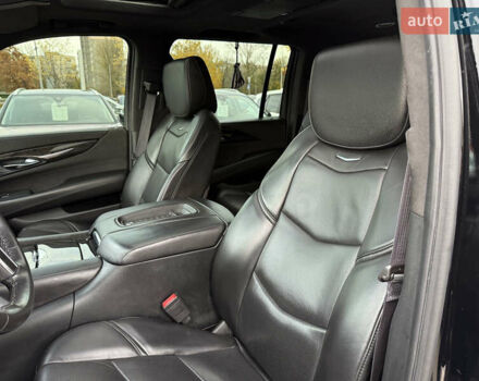 Кадиллак Эскалейд 2015 в Киеве на Automoto.ua Черный Кадиллак Эскалейд, объемом двигателя 6.16 л и пробегом 82 тыс. км за 64999 $, фото 20 на Automoto.ua