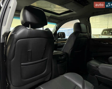 Чорний Каділак Ескалейд, об'ємом двигуна 6.16 л та пробігом 183 тис. км за 33900 $, фото 22 на Automoto.ua