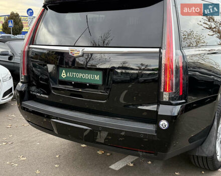 Кадиллак Эскалейд 2015 в Киеве на Automoto.ua Черный Кадиллак Эскалейд, объемом двигателя 6.16 л и пробегом 82 тыс. км за 64999 $, фото 10 на Automoto.ua