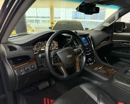 Черный Кадиллак Эскалейд, объемом двигателя 0 л и пробегом 183 тыс. км за 35500 $, фото 18 на Automoto.ua