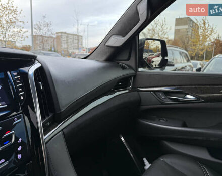 Кадиллак Эскалейд 2015 в Киеве на Automoto.ua Черный Кадиллак Эскалейд, объемом двигателя 6.16 л и пробегом 82 тыс. км за 64999 $, фото 37 на Automoto.ua