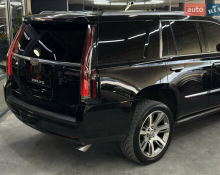 Чорний Каділак Ескалейд, об'ємом двигуна 6.16 л та пробігом 183 тис. км за 33900 $, фото 15 на Automoto.ua
