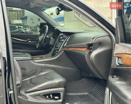 Кадиллак Эскалейд 2016 в Киеве на Automoto.ua Черный Кадиллак Эскалейд, объемом двигателя 6.16 л и пробегом 270 тыс. км за 42100 $, фото 25 на Automoto.ua