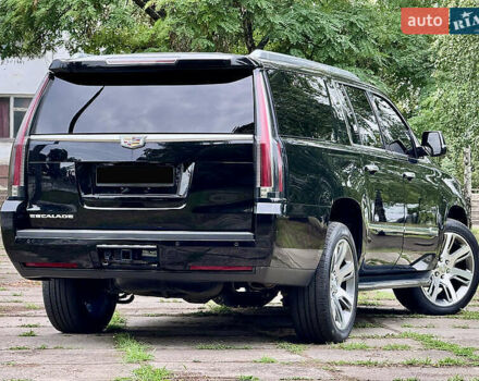 Черный Кадиллак Эскалейд, объемом двигателя 6.2 л и пробегом 270 тыс. км за 42750 $, фото 5 на Automoto.ua