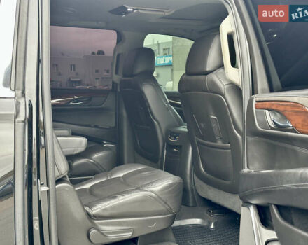 Кадиллак Эскалейд 2016 в Киеве на Automoto.ua Черный Кадиллак Эскалейд, объемом двигателя 6.16 л и пробегом 270 тыс. км за 42100 $, фото 24 на Automoto.ua