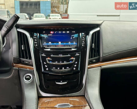 Кадиллак Эскалейд 2016 в Киеве на Automoto.ua Черный Кадиллак Эскалейд, объемом двигателя 6.16 л и пробегом 270 тыс. км за 42100 $, фото 15 на Automoto.ua