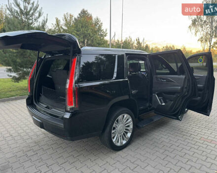 Чорний Каділак Ескалейд, об'ємом двигуна 6.2 л та пробігом 105 тис. км за 40000 $, фото 19 на Automoto.ua
