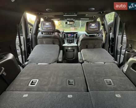 Чорний Каділак Ескалейд, об'ємом двигуна 6.2 л та пробігом 105 тис. км за 40000 $, фото 13 на Automoto.ua