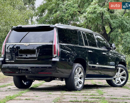 Черный Кадиллак Эскалейд, объемом двигателя 6.2 л и пробегом 270 тыс. км за 42750 $, фото 4 на Automoto.ua