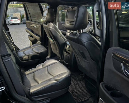 Чорний Каділак Ескалейд, об'ємом двигуна 6.2 л та пробігом 105 тис. км за 40000 $, фото 45 на Automoto.ua