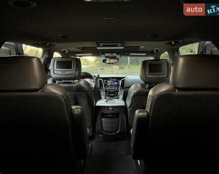 Чорний Каділак Ескалейд, об'ємом двигуна 6.2 л та пробігом 105 тис. км за 40000 $, фото 21 на Automoto.ua