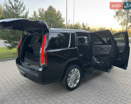 Черный Кадиллак Эскалейд, объемом двигателя 6.2 л и пробегом 98 тыс. км за 40000 $, фото 51 на Automoto.ua