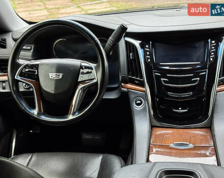 Черный Кадиллак Эскалейд, объемом двигателя 6.2 л и пробегом 270 тыс. км за 42750 $, фото 1 на Automoto.ua