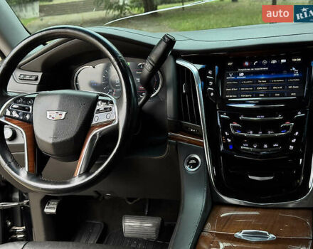 Черный Кадиллак Эскалейд, объемом двигателя 6.2 л и пробегом 270 тыс. км за 42750 $, фото 22 на Automoto.ua