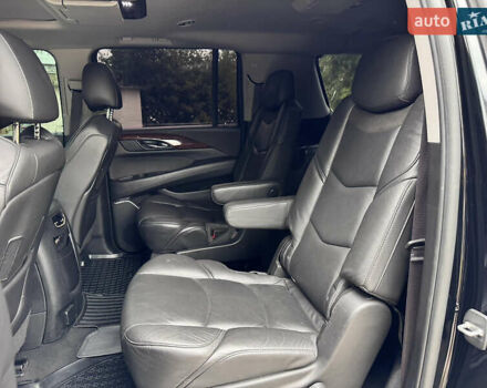 Черный Кадиллак Эскалейд, объемом двигателя 6.2 л и пробегом 270 тыс. км за 42750 $, фото 25 на Automoto.ua