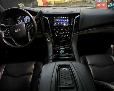 Чорний Каділак Ескалейд, об'ємом двигуна 6.2 л та пробігом 105 тис. км за 40000 $, фото 48 на Automoto.ua