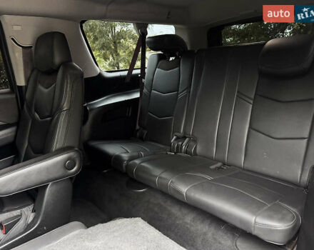 Черный Кадиллак Эскалейд, объемом двигателя 6.2 л и пробегом 270 тыс. км за 42750 $, фото 26 на Automoto.ua