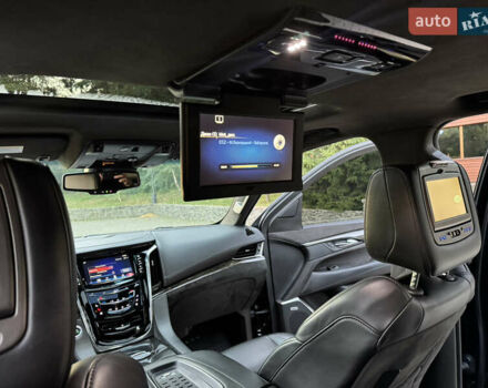 Чорний Каділак Ескалейд, об'ємом двигуна 6.2 л та пробігом 105 тис. км за 40000 $, фото 3 на Automoto.ua