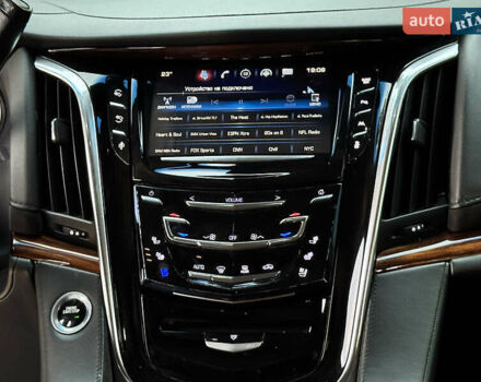 Черный Кадиллак Эскалейд, объемом двигателя 6.2 л и пробегом 270 тыс. км за 42750 $, фото 21 на Automoto.ua