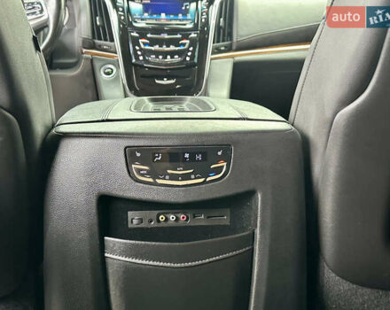 Кадиллак Эскалейд 2016 в Киеве на Automoto.ua Черный Кадиллак Эскалейд, объемом двигателя 6.16 л и пробегом 270 тыс. км за 42100 $, фото 19 на Automoto.ua