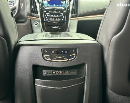 Кадиллак Эскалейд 2016 в Киеве на Automoto.ua Черный Кадиллак Эскалейд, объемом двигателя 0 л и пробегом 270 тыс. км за 42100 $, фото 17 на Automoto.ua