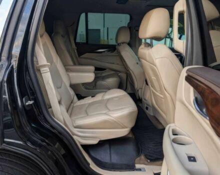 Чорний Каділак Ескалейд, об'ємом двигуна 6.2 л та пробігом 59 тис. км за 5600 $, фото 10 на Automoto.ua