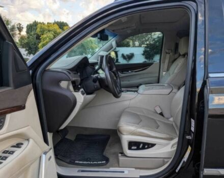 Чорний Каділак Ескалейд, об'ємом двигуна 6.2 л та пробігом 59 тис. км за 5600 $, фото 8 на Automoto.ua