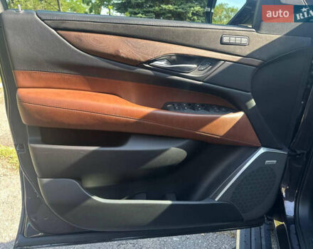 Чорний Каділак Ескалейд, об'ємом двигуна 6.16 л та пробігом 75 тис. км за 47000 $, фото 11 на Automoto.ua