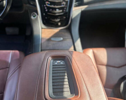 Черный Кадиллак Эскалейд, объемом двигателя 6.16 л и пробегом 75 тыс. км за 55000 $, фото 2 на Automoto.ua