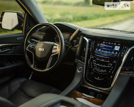 Черный Кадиллак Эскалейд, объемом двигателя 6.2 л и пробегом 48 тыс. км за 55000 $, фото 24 на Automoto.ua