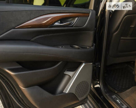 Черный Кадиллак Эскалейд, объемом двигателя 6.2 л и пробегом 48 тыс. км за 55000 $, фото 21 на Automoto.ua