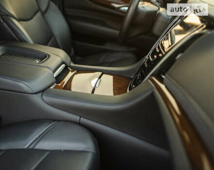 Черный Кадиллак Эскалейд, объемом двигателя 6.2 л и пробегом 48 тыс. км за 55000 $, фото 31 на Automoto.ua