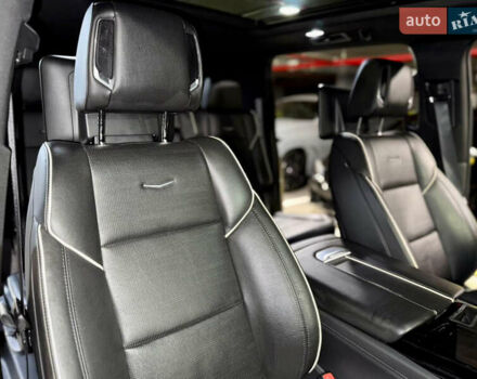 Чорний Каділак Ескалейд, об'ємом двигуна 6.16 л та пробігом 60 тис. км за 100000 $, фото 6 на Automoto.ua