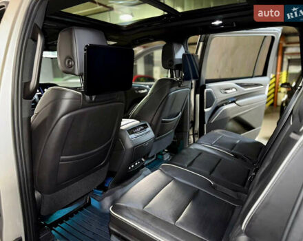 Чорний Каділак Ескалейд, об'ємом двигуна 6.16 л та пробігом 60 тис. км за 100000 $, фото 7 на Automoto.ua