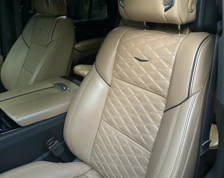 Чорний Каділак Ескалейд, об'ємом двигуна 6.2 л та пробігом 21 тис. км за 130000 $, фото 3 на Automoto.ua