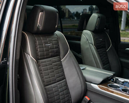 Чорний Каділак Ескалейд, об'ємом двигуна 6.2 л та пробігом 1 тис. км за 204000 $, фото 34 на Automoto.ua