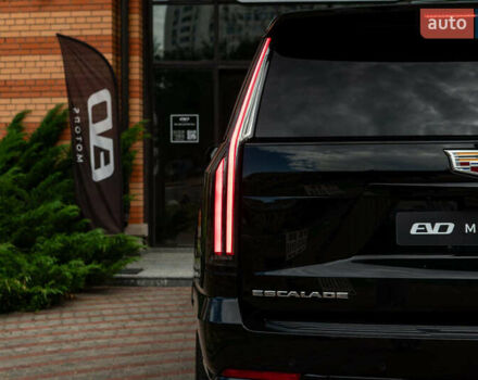 Чорний Каділак Ескалейд, об'ємом двигуна 6.2 л та пробігом 1 тис. км за 204000 $, фото 6 на Automoto.ua