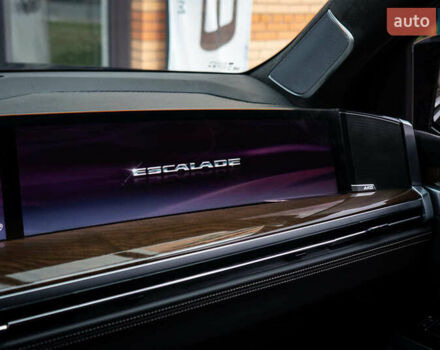 Чорний Каділак Ескалейд, об'ємом двигуна 6.2 л та пробігом 1 тис. км за 204000 $, фото 31 на Automoto.ua